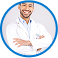 Paciente de la clínica dental mostrando su sonrisa tras el tratamiento.